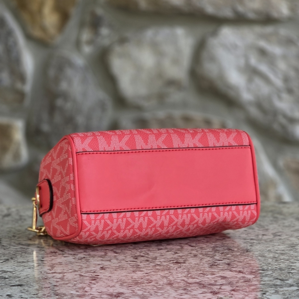 Michael Kors Blaire Extra Small Logo Crossbody - Picture 4 of 10